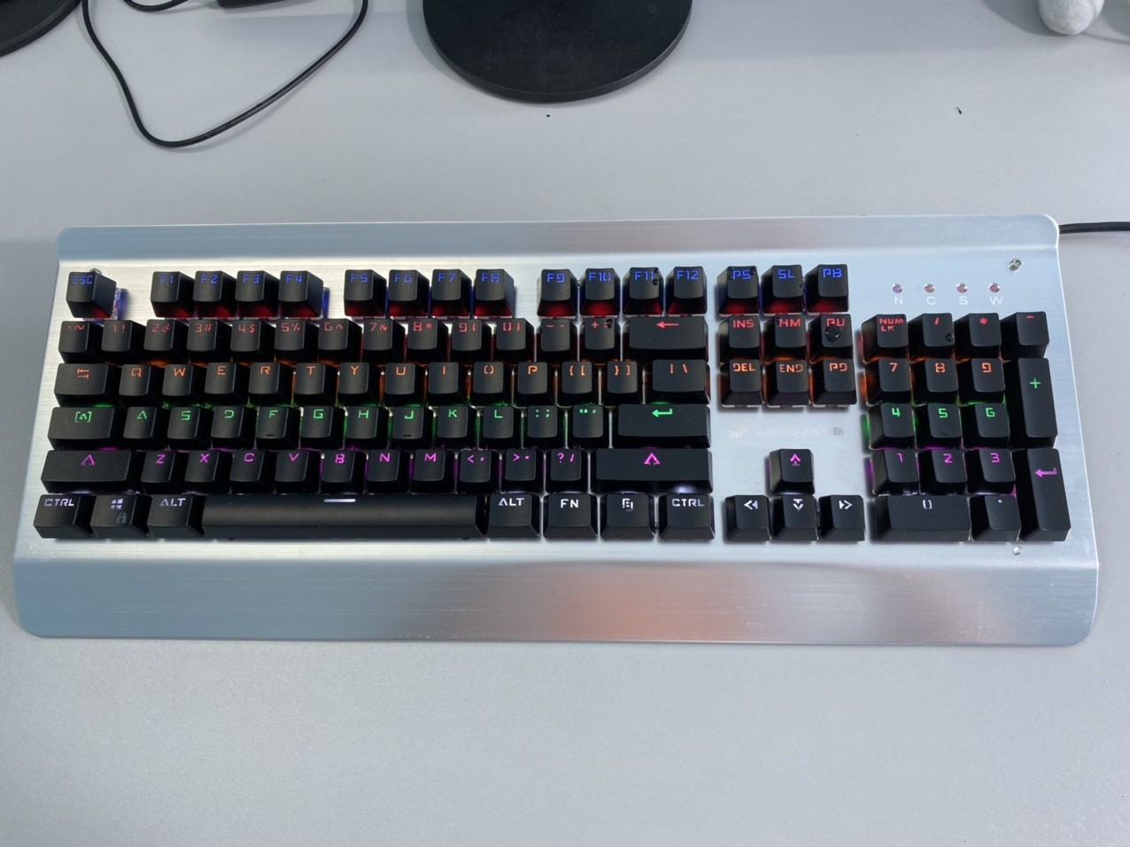 Bàn phím cơ Molon K850 18 chế độ led