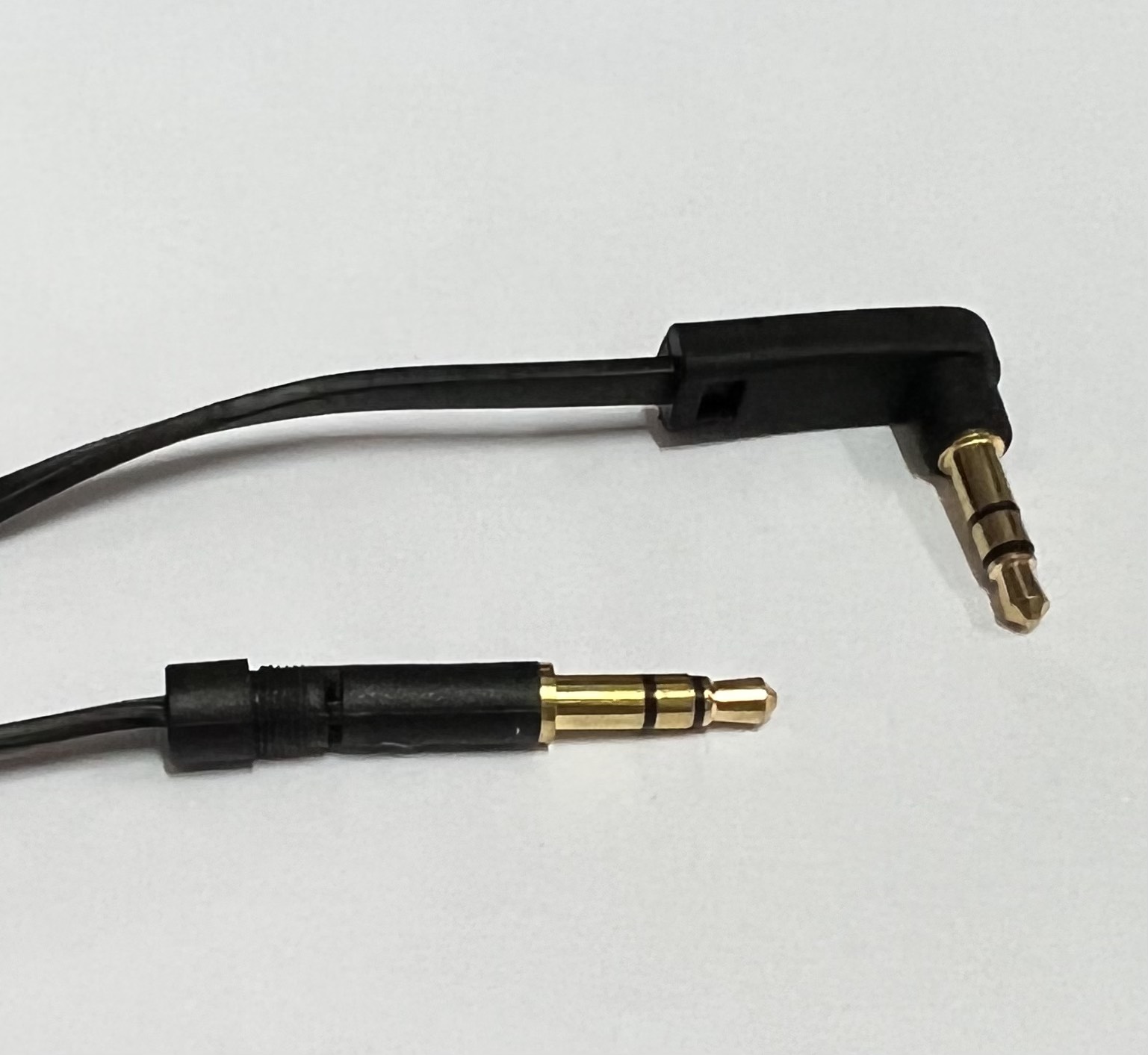 Dây loa 3.5mm 1 đầu vuông góc 90 độ dài 1,5M-C41